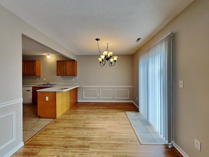 10249 Draycott Ave - Photo 7 of 20