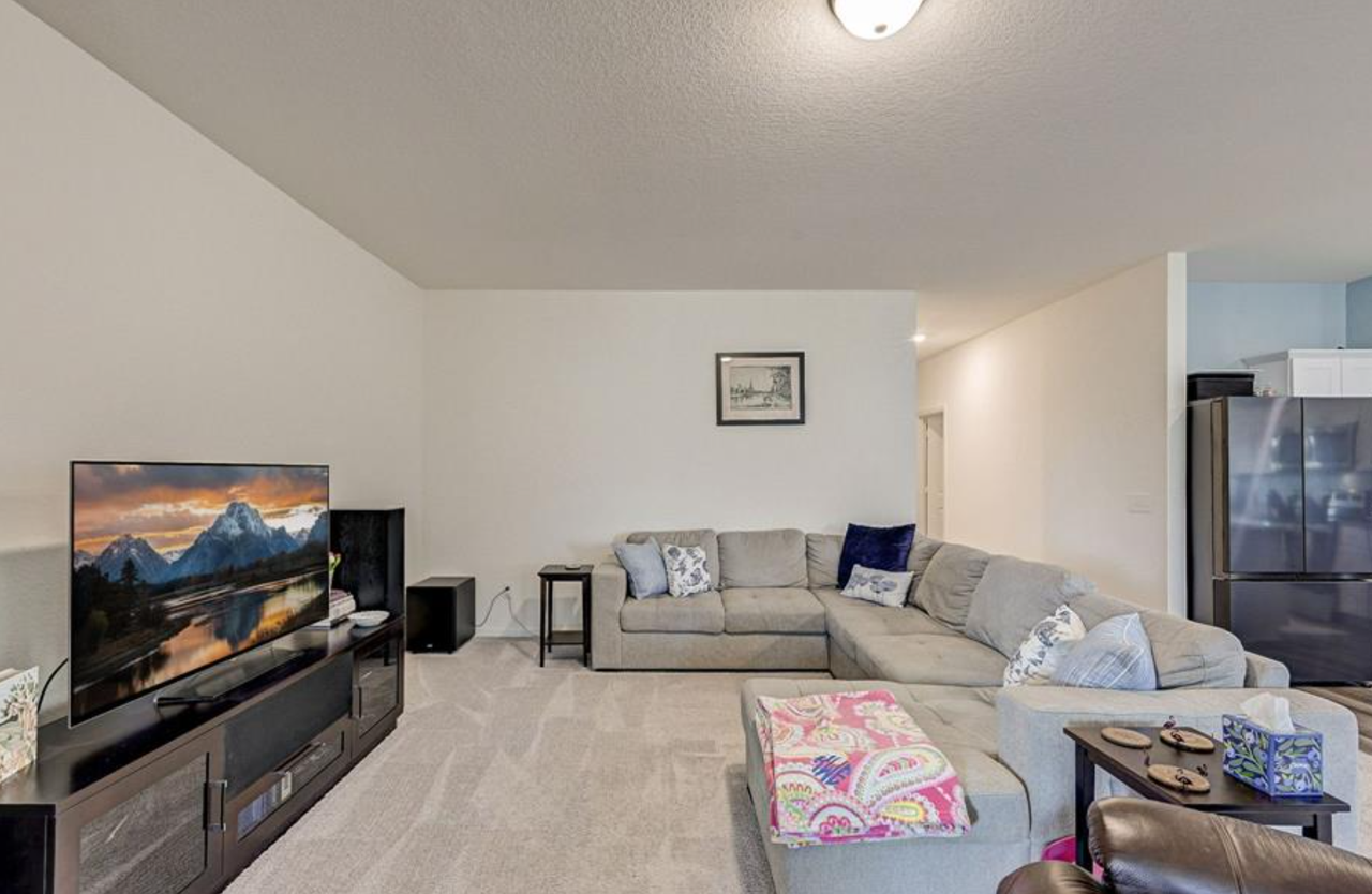 1065 Long Bay Ct - Photo 2 of 4