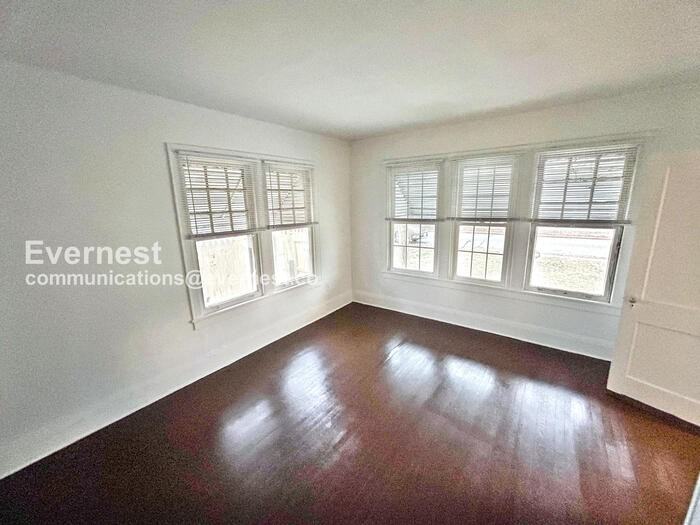 802 E Broadway - Photo 3 of 27