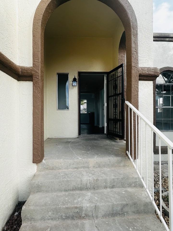 704 Espolon Dr - Photo 7 of 20