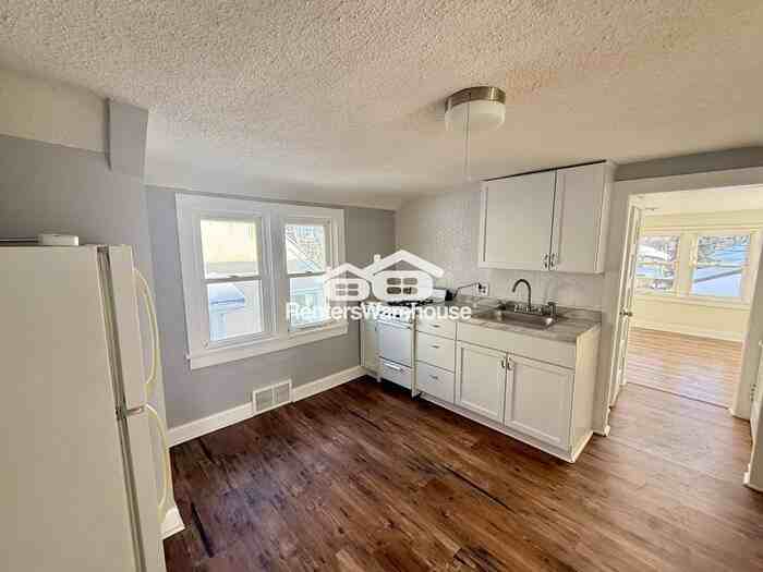 1024 Livingston Ave - Photo 2 of 12