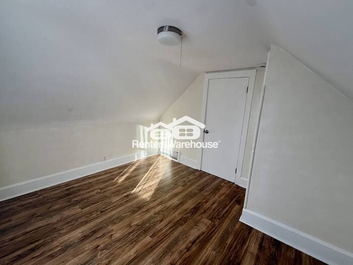 1024 Livingston Ave - Photo 5 of 12