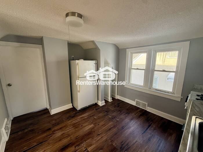 1024 Livingston Ave - Photo 7 of 12