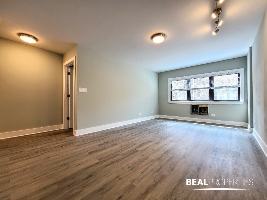 1435 N Dearborn St - Photo 2 of 8