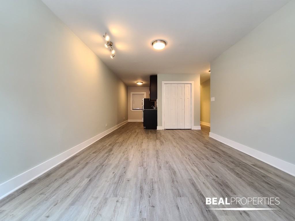1435 N Dearborn St - Photo 3 of 8