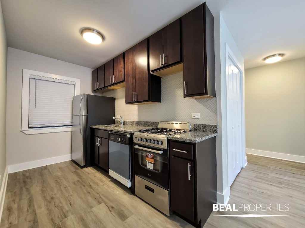 1435 N Dearborn St - Photo 4 of 8