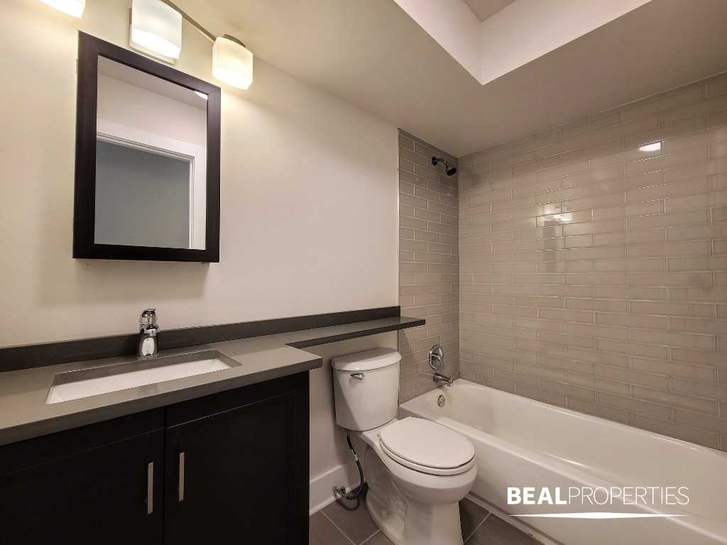 1435 N Dearborn St - Photo 7 of 8