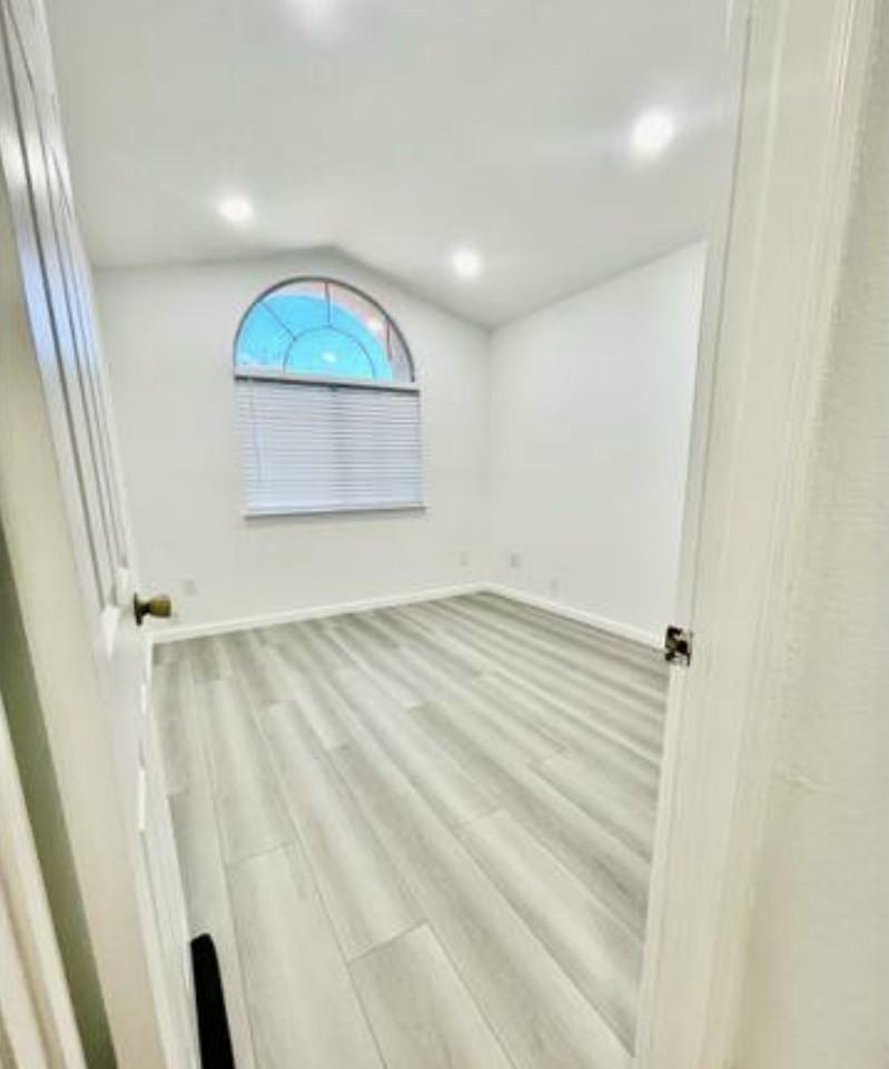 2828 Hillcrest Ave #NA - Photo 3 of 3