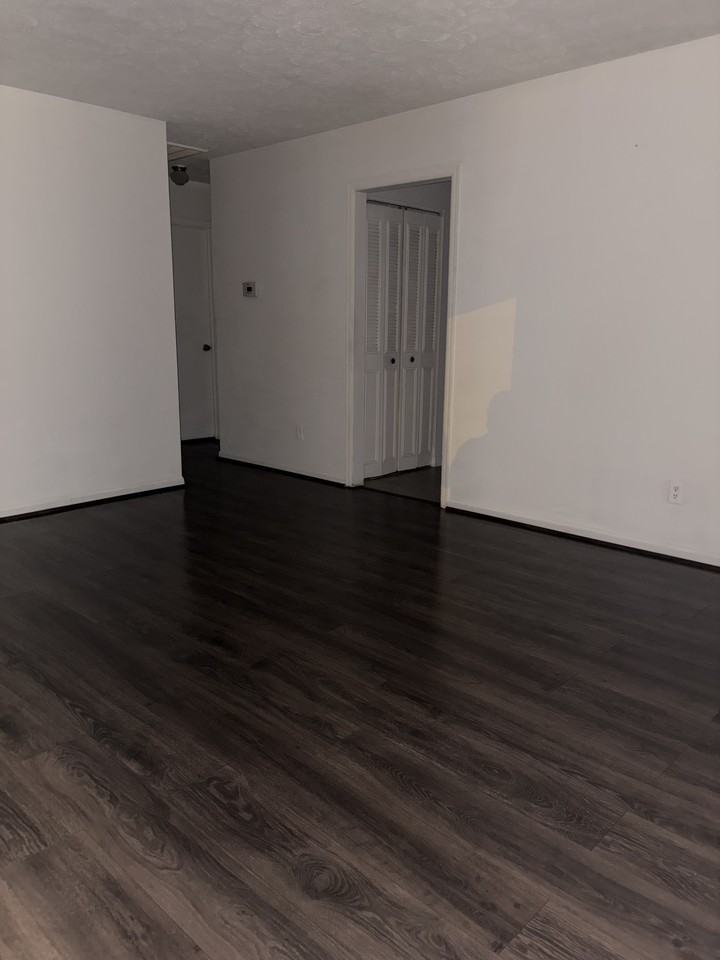 1423 Ramsgate Ln #B - Photo 3 of 18