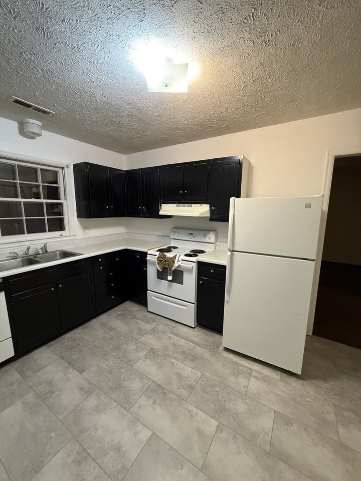 1423 Ramsgate Ln #B - Photo 7 of 18