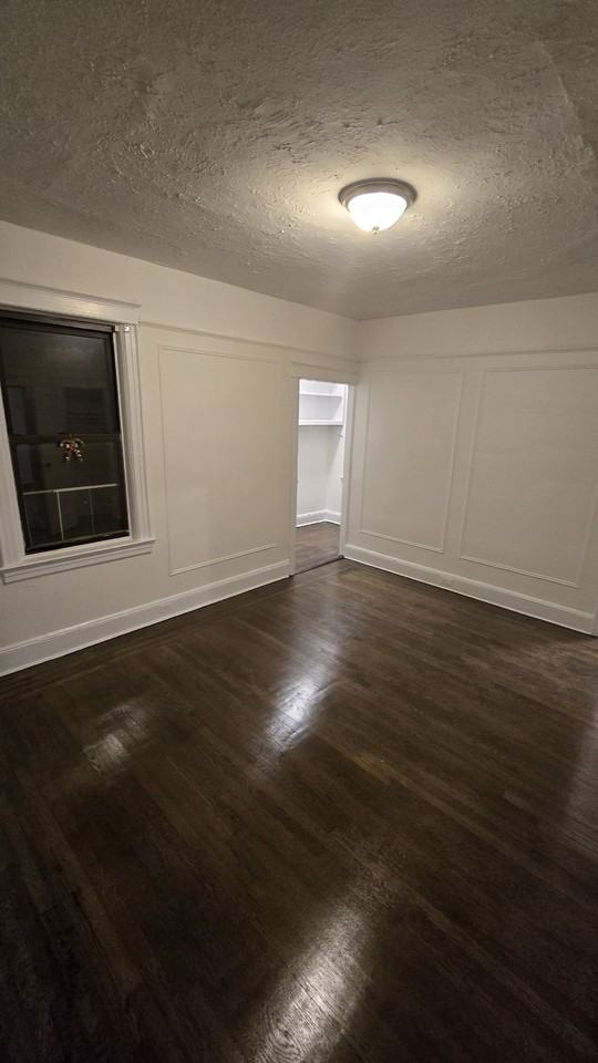 31 50 104th St #2ndFL - Photo 3 of 16