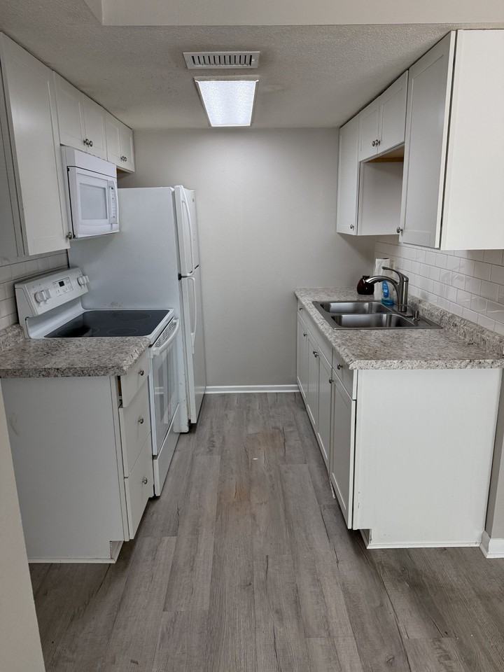 1702 Recker Hwy #A - Photo 2 of 10