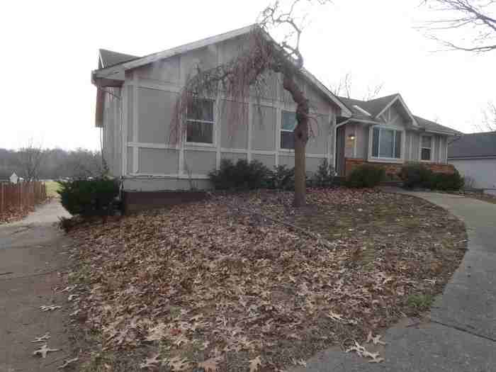 3601 Ne 76th Ter - Photo 2 of 35