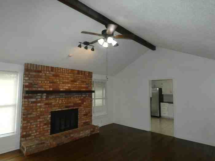 3601 Ne 76th Ter - Photo 4 of 35