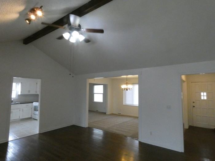 3601 Ne 76th Ter - Photo 5 of 35