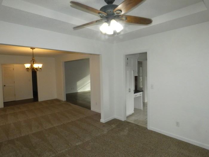 3601 Ne 76th Ter - Photo 7 of 35