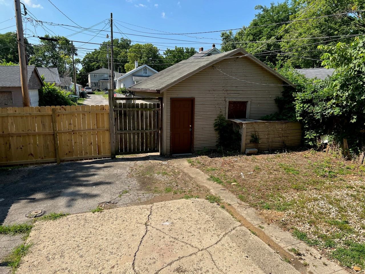 2527 Sutton Ave #NA - Photo 2 of 17