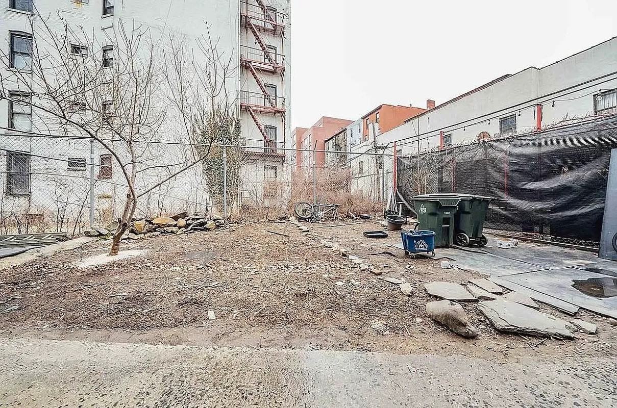 926 Fulton St #1 - Photo 2 of 7