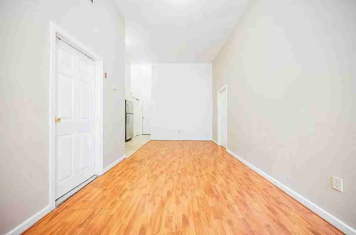 926 Fulton St #1 - Photo 3 of 7