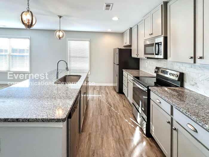 264 Fenrose Dr - Photo 3 of 21