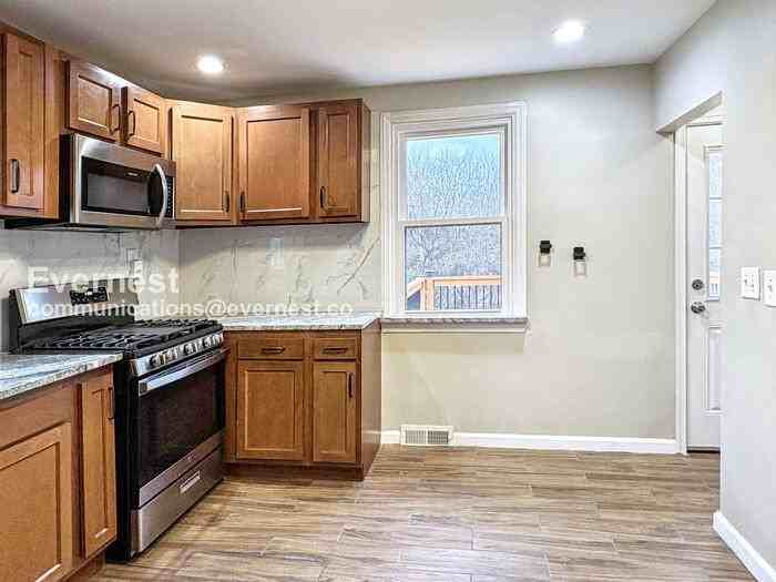 5215 Muth Ave - Photo 4 of 31