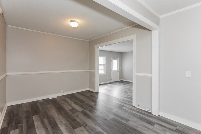 906 N Broad St - Photo 4 of 11