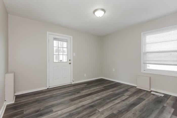 906 N Broad St - Photo 6 of 11