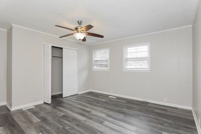 906 N Broad St - Photo 7 of 11