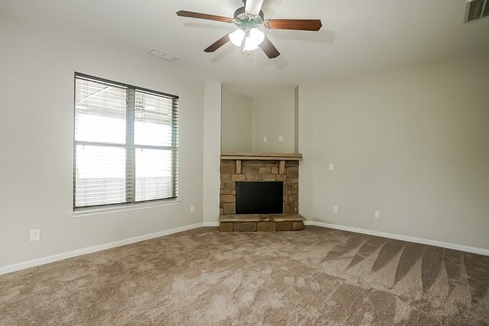 2715 Huntcliffe Dr - Photo 2 of 10