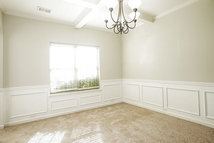 2715 Huntcliffe Dr - Photo 3 of 10