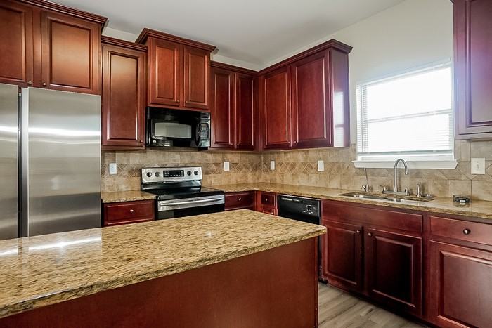 2715 Huntcliffe Dr - Photo 4 of 10