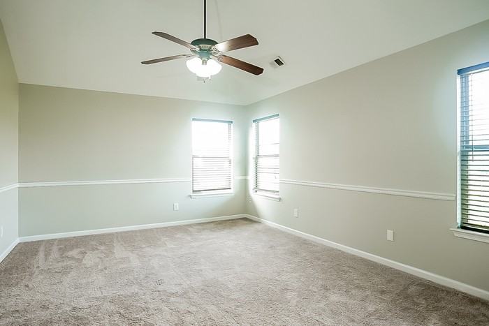 2715 Huntcliffe Dr - Photo 5 of 10