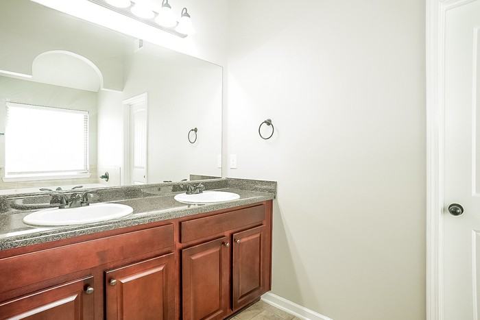 2715 Huntcliffe Dr - Photo 6 of 10