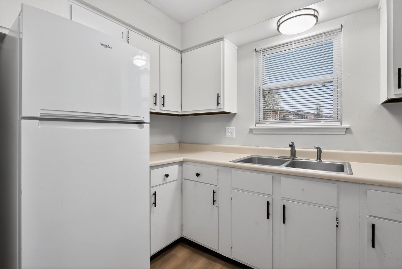 1350 Dix Dr Apt B #NA - Photo 7 of 21