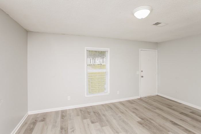 524 Parlock Rd - Photo 2 of 10