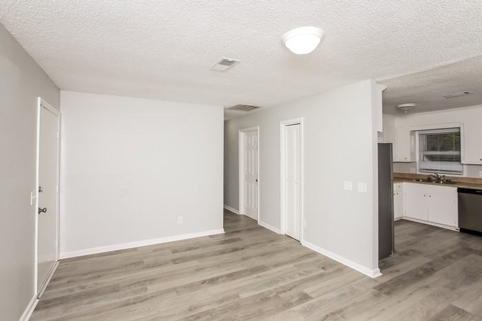 524 Parlock Rd - Photo 3 of 10