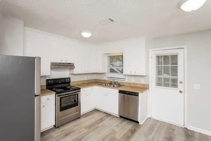 524 Parlock Rd - Photo 4 of 10