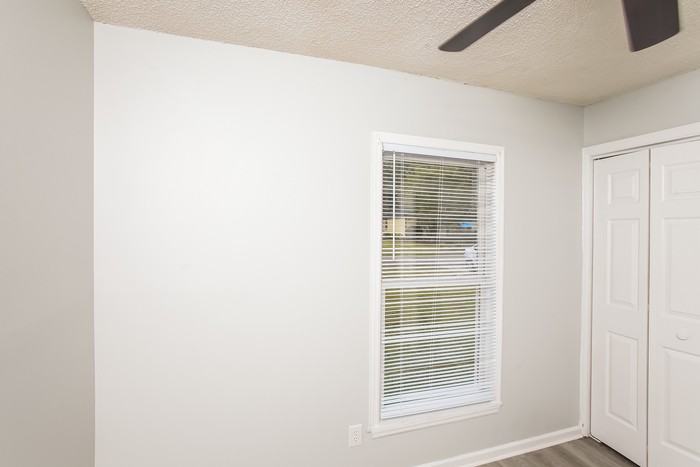 524 Parlock Rd - Photo 7 of 10