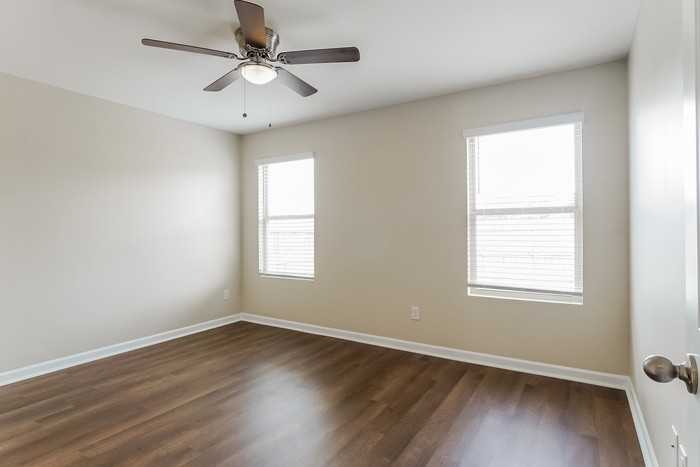 16405 Waterbury Ln - Photo 7 of 11