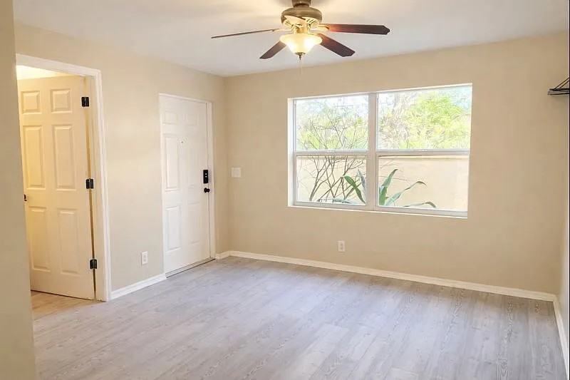 420 Se 18th Ct #2 - Photo 4 of 11