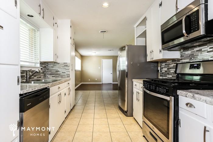 319 Oak Ln - Photo 6 of 11