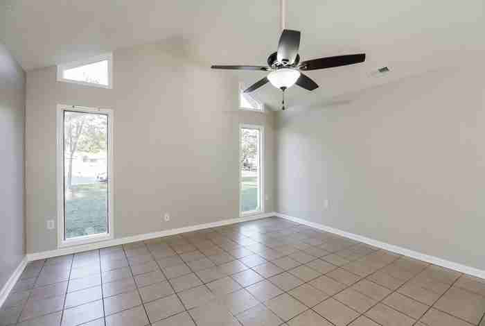 107 Bridgecreek Dr - Photo 4 of 16