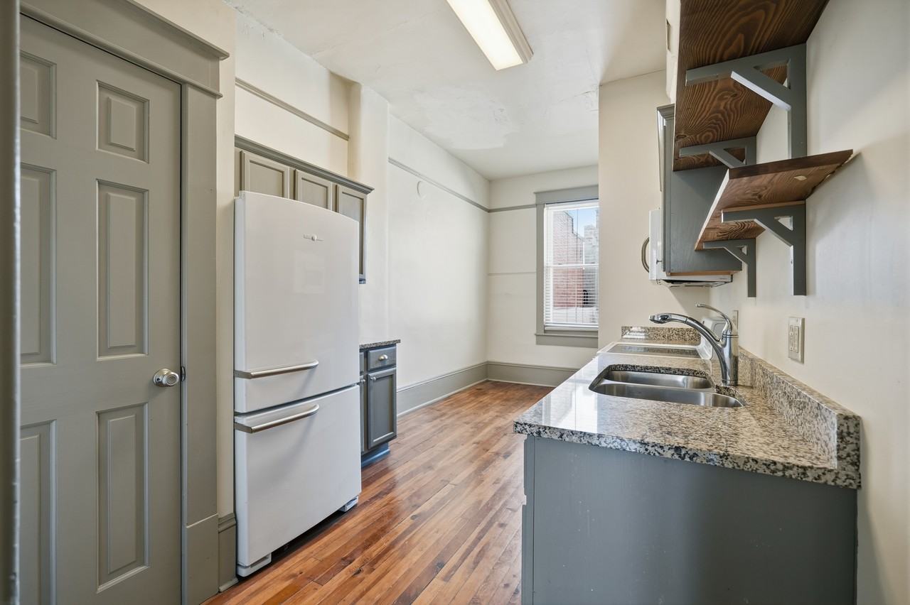 204 Gay St #D - Photo 3 of 6