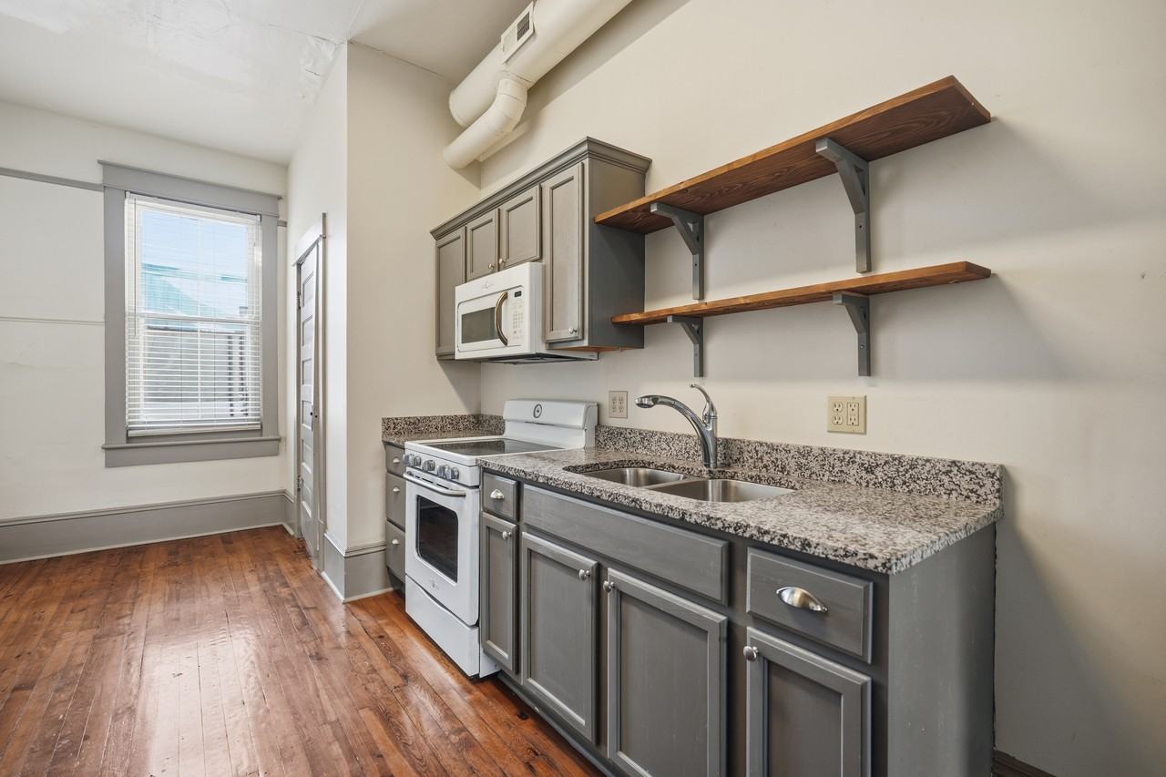 204 Gay St #D - Photo 4 of 6