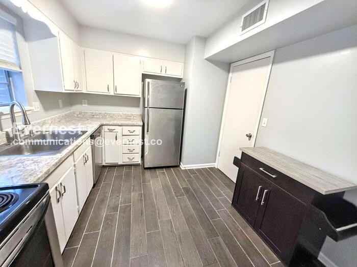 2201 Montreat Cir #D - Photo 3 of 18