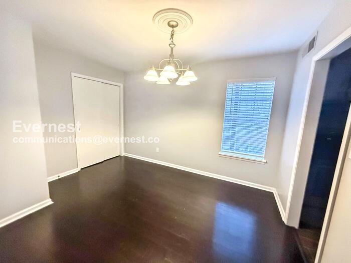 2201 Montreat Cir #D - Photo 4 of 18