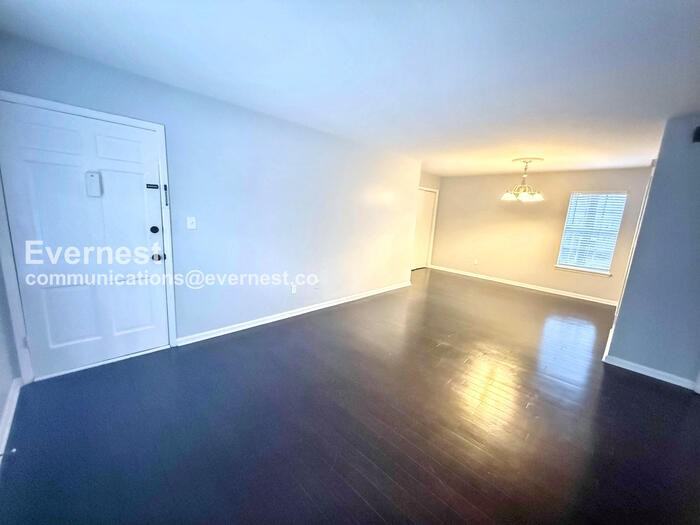 2201 Montreat Cir #D - Photo 5 of 18