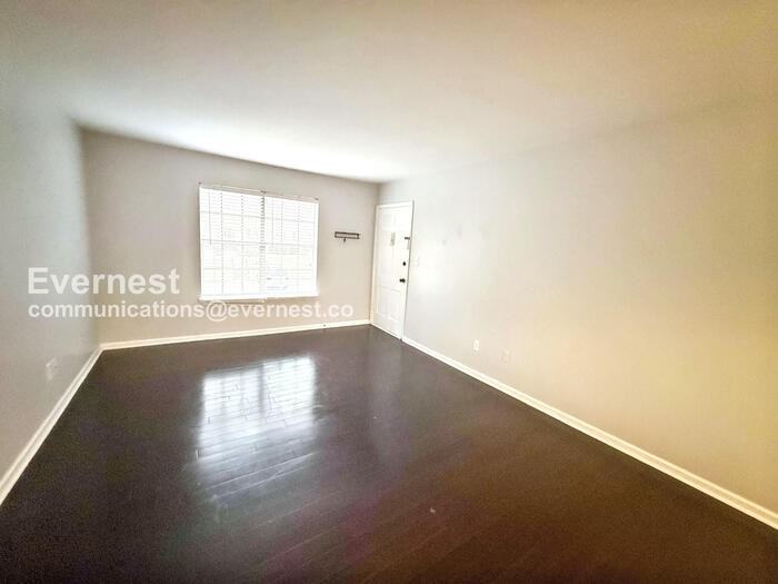 2201 Montreat Cir #D - Photo 6 of 18