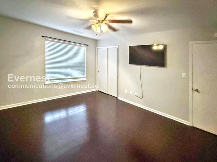 2201 Montreat Cir #D - Photo 7 of 18