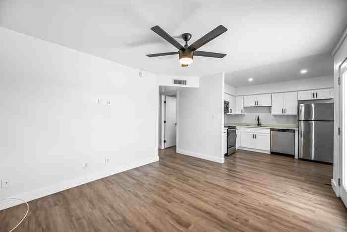 3133 E Fairmount Ave #3133 - Photo 3 of 16